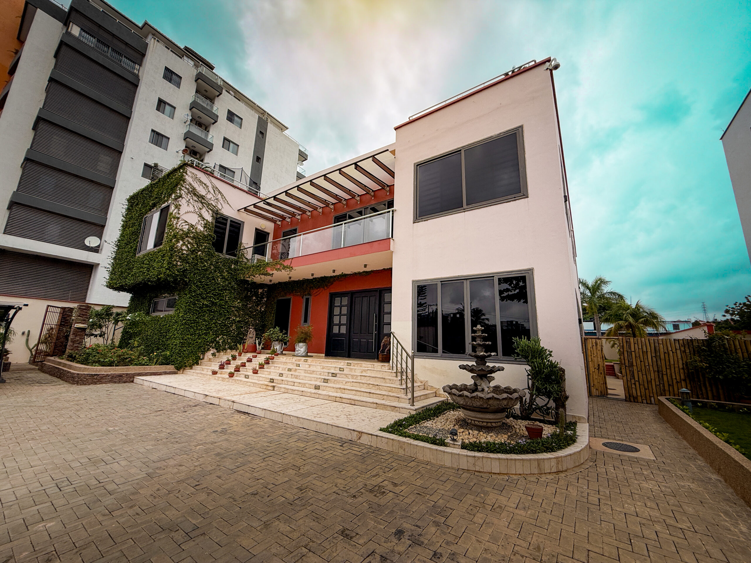 10 Bedroom Luxury Property for Rent in Airport Residential, Accra