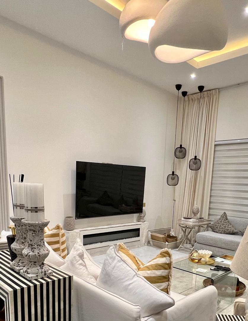 exclusive elegant homes